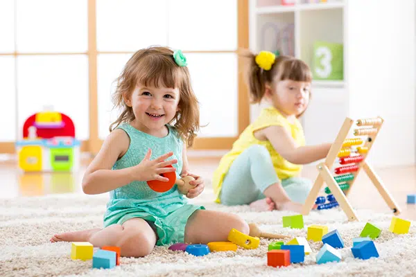 children participating in parallel play with blocks